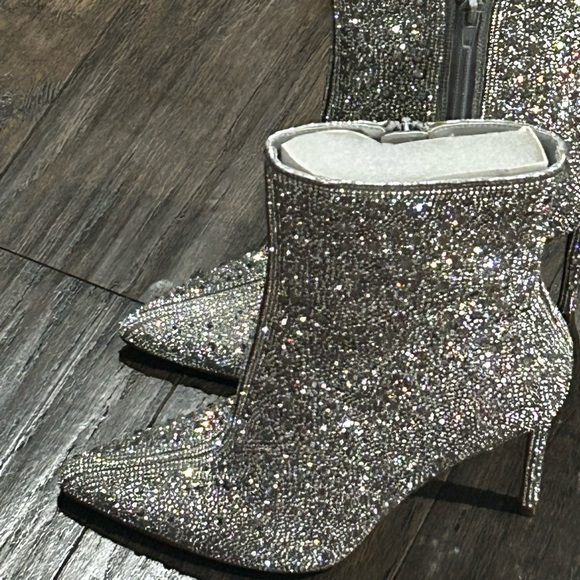 Women’s Rhinestone Shoes Size 7 NWT SOLD OUT - Picture 3 of 16